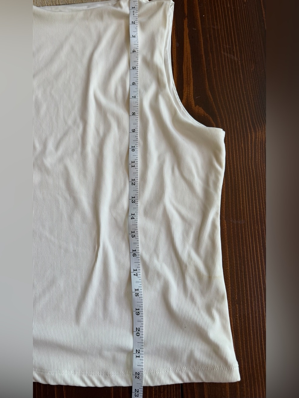 TAHARI Modern Essentials Women's
L Sleeveless Tank Sz Large White
Ribbed NWOT - Picture 4 of 6